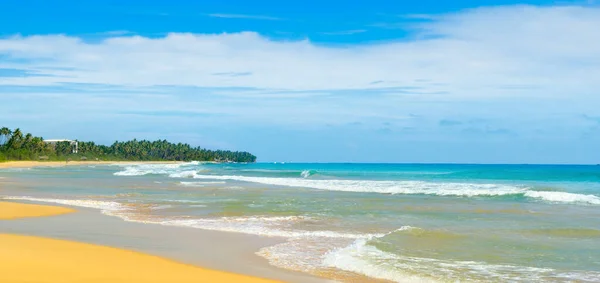 Playa Tropical Mar Verano Hermoso Cielo Azul Foto Amplia — Foto de Stock