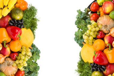 Sebzeler ve meyveler beyaz arka planda izole edilmiş. Kolaj. Metin için boş alan.