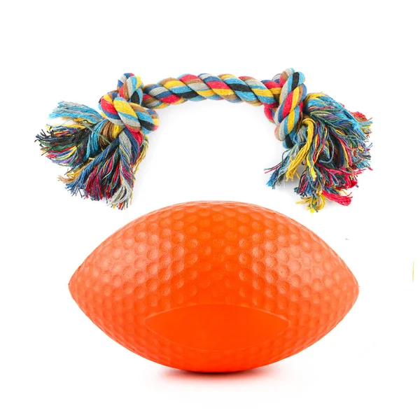 白い背景に孤立したボールとロープ 犬のおもちゃ — ストック写真