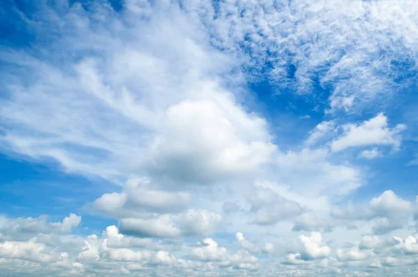 美しい自然の雲と青空 — ストック写真