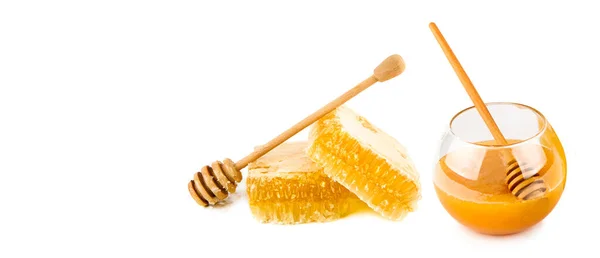 Süße Wabe Honigtopf Und Holzdipper Isoliert Auf Weißem Hintergrund Collage — Stockfoto