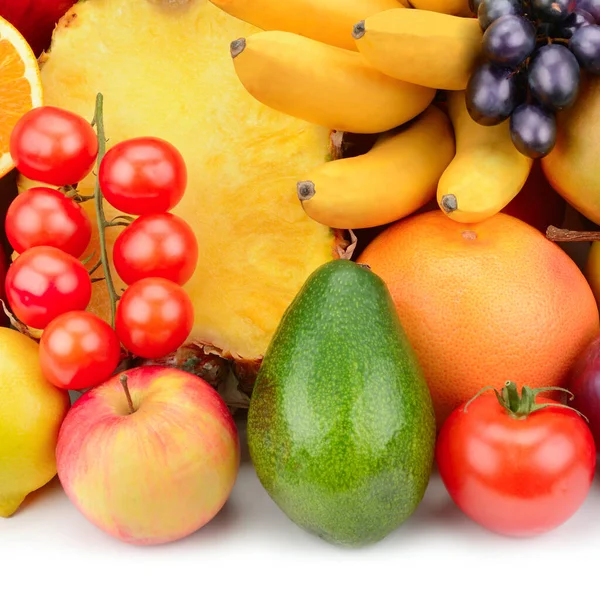 水果和蔬菜在白色背景上孤立的组成 — 图库照片