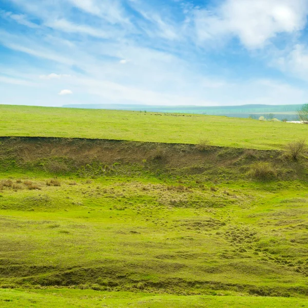Toprak Kayması Olan Yeşil Tarım Sahası — Stok fotoğraf