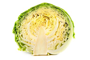 Beyaz arka planda yarım lahana başı izole edilmiş..
