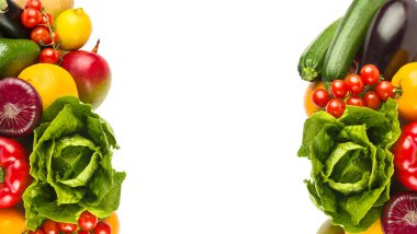 Beyaz arka planda izole edilmiş sebze ve meyve seti. Kolaj. Metin için boş alan.