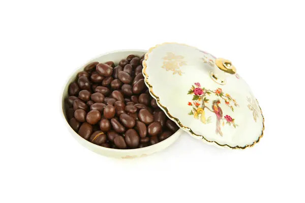 Caixa Porcelana Com Dragee Chocolate Isolado Fundo Branco Porcelana Vintage — Fotografia de Stock