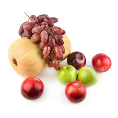 Beyaz arkaplanda izole edilmiş meyve kümesi.