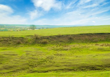 Tarımsal alanda ve gökyüzünde heyelan ve toprak erozyonu.