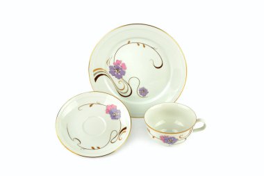 Porselen bardak altlığı ve plaka beyaz arka planda izole edilmiş. Klasik Bavyera teaware.