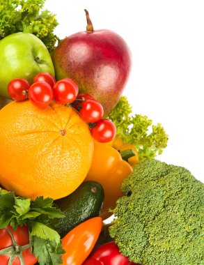 Beyaz arka planda izole edilmiş sebze ve meyve seti. Dikey fotoğraf.