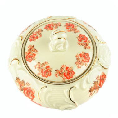 Beyaz arka planda izole edilmiş klasik porselen şeker kasesi..