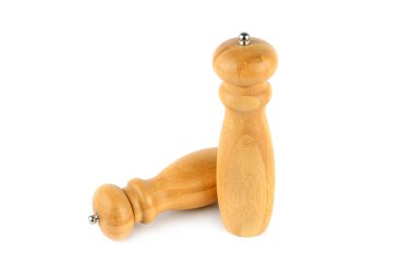 Biber öğütücü değirmeni beyaz arkaplanda izole.