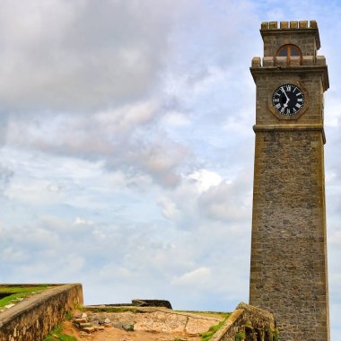 Galle Dutch Kalesi 'ndeki eski saat kulesi. 17. Yüzyıl Sri Lanka 'da Dünya Mirası olarak listelenen Harap Olan Hollanda Şatosu