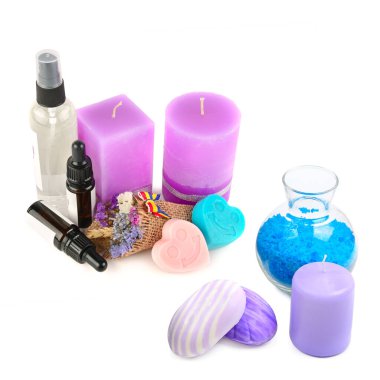 Lavanta mumu, sabun, yağ ve losyon, beyaz arka planda izole edilmiş. Metin için boş alan. Kolaj.