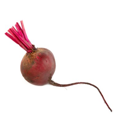 Beyaz arkaplanda izole pancar kökü (pancar kökü).