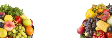 Beyaz arka planda izole edilmiş sebze ve meyve seti. Metin için boş yer var. Geniş resim. Kolaj.