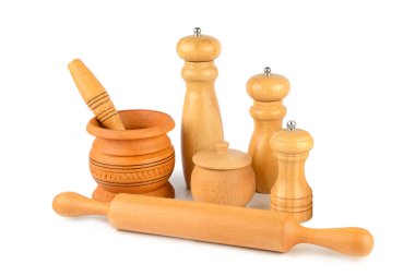 Beyaz arka plan üzerinde izole Ahşap mutfak eşyaları kümesi.