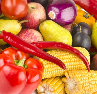 Bir çift meyve ve sebze. Parlak arkaplan.