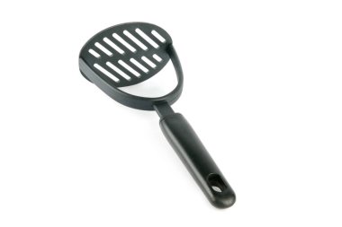 Mutfak patates ezici beyaz arka planda izole.