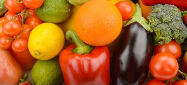 Çeşitli olgun meyve ve sebzeler. Yemek konsepti geçmişi. Geniş resim.