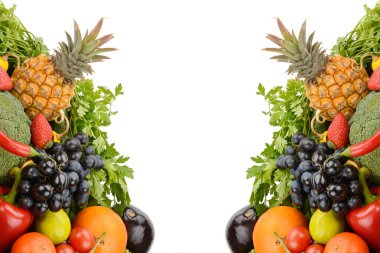 Beyaz arka planda izole edilmiş meyve ve sebze koleksiyonu. Metin için boş alan. Kolaj.