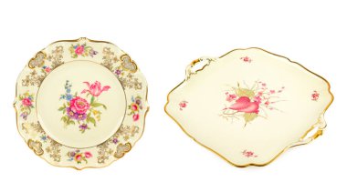 Beyaz arka planda izole edilmiş altın kenarlı alışılmadık şekilli vintage plakalar. Kolaj. Geniş resim.