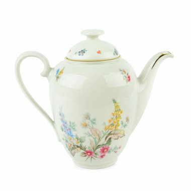 Zarif çiçek desenli ve altın kaplamalı güzel bir porselen çaydanlık. Beyaz arka plandaki bu stüdyo izole çekim klasik ve narin güzelliğini vurgular..