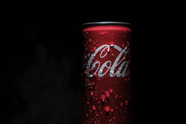 Coca Cola Bebe Sobre Fundo Preto Detalhes Macrofotografia 2023 — Fotografia de Stock