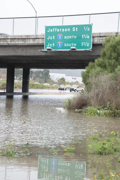 캘리포니아 오션사이드 2024년 22일 카미노 오버패스 78번 고속도로가 엘니노 폭풍우로 로열티 프리 스톡 사진