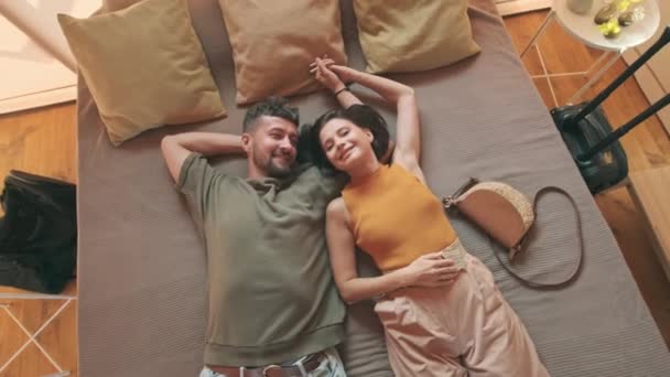 Top View Young Biracial Woman Man Lying Bed Looking Smiling — Stok Video