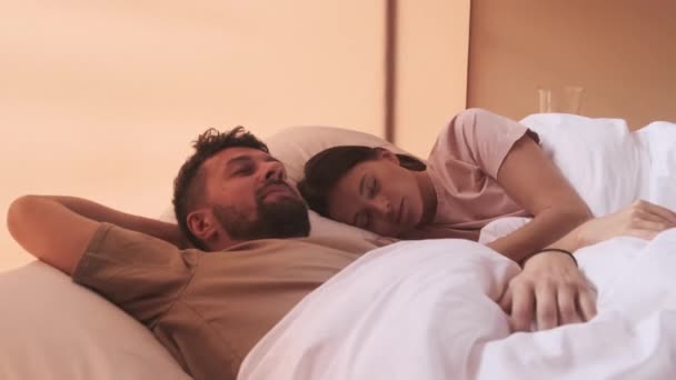 Young Dark Haired Biracial Woman Bearded Husband Sleeping Bed Hotel — Vídeo de Stock