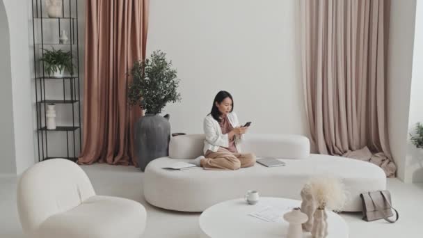 Wide Shot Young Asian Businesswoman Sitting White Designer Couch Modern — 图库视频影像