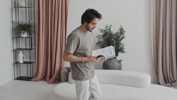 Tracking Middle Eastern Young Man Walking House Modern Interior Design — Vídeo de stock
