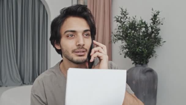 Medium Long Middle Eastern Young Male Manager Sitting House Modern — Vídeo de stock