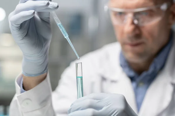 Serious Scientist Flask Pipette Making Experiment Liquid Substance While Adding — Foto de Stock