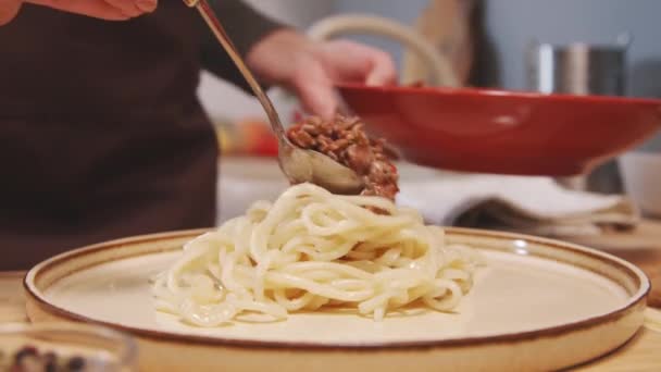 Close Shot Unrecognizable Woman Adding Bolognese Sauce Freshly Cooked Homemade — Stock Video