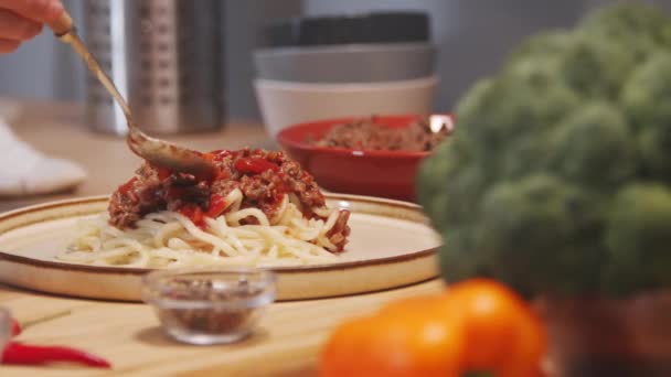 Close Tracking Shot Female Hand Adding Tomato Sauce Spaghetti Bolognese — Stock Video