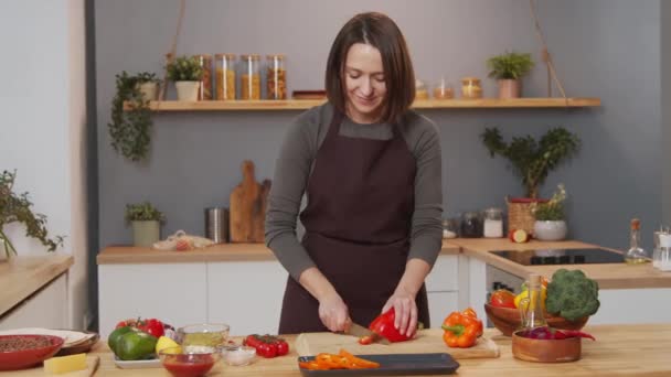 Woman Apron Cutting Fresh Bell Pepper While Cooking Dinner Kitchen — Vídeo de stock