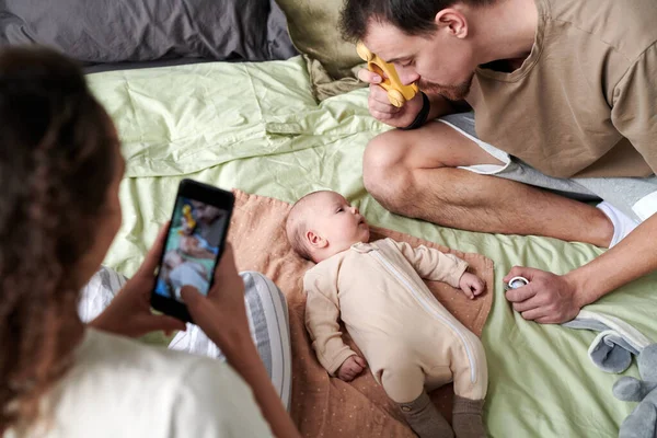 Young Woman Smartphone Taking Photo Her Husband Playing Adorable Baby — ストック写真