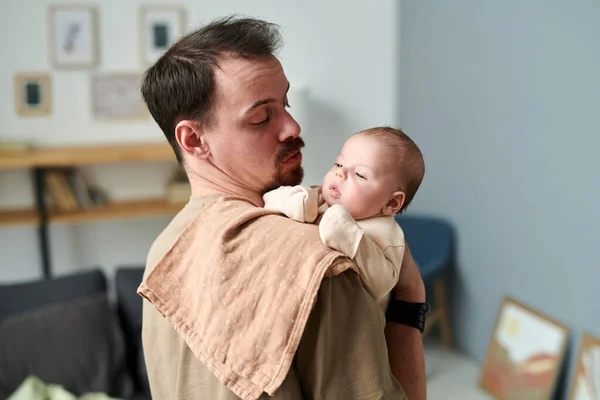 Young Father Looking Adorable Baby Son Romper Suit His Shoulder — Stockfoto