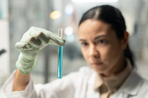 Gloved Hand Young Female Scientist Lab Coat Holding Flask Blue — Stock Photo, Image