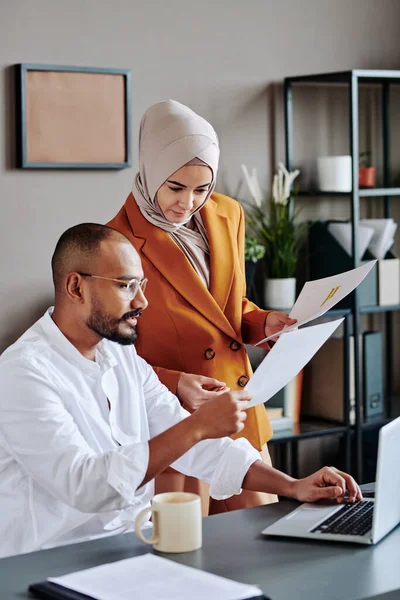 Young Secretary Hijab Orange Jacket Consulting Her Male Colleague While — Foto Stock