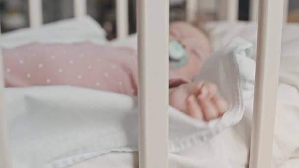 Selective Focus Little Hand Newborn Pacifier Sleeping Crib Daytime — Vídeo de Stock