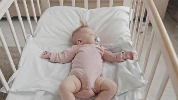 Top Little Hand Newborn Girl Pink Onesie Pacifier Sleeping Crib — Stockvideo
