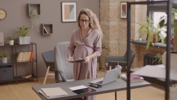 Medium Young Long Haired Caucasian Pregnant Accountant Standing Desk Modern — Stockvideo