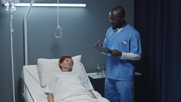 Medium Long Young African American Male Nurse Blue Scrubs Filling — стокове відео