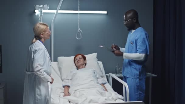 Medium Long Young Black Male Nurse Blue Scrubs Giving Medical — Video