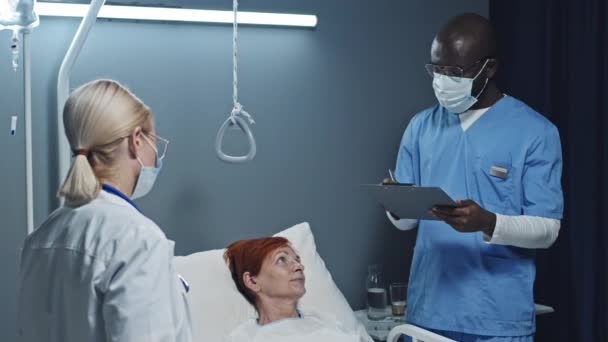 Medium Young Black Male Nurse Scrubs Filling Medical Form Senior — Stok Video