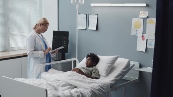 Medium Long Mature Caucasian Female Doctor Medical Gown Standing Hospital — Stok video