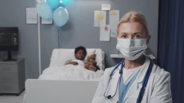 Chest Blue Eyed Caucasian Female Doctor Wearing Medical Gown Mask — Stok video